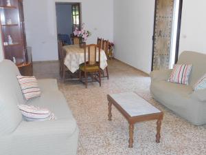Posezení v ubytování Elegant Villa in Sant Miquel de Balansat with Private Pool
