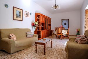 Posezení v ubytování Elegant Villa in Sant Miquel de Balansat with Private Pool