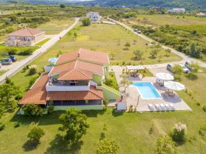 Skats uz naktsmītni 3 bedrooms appartement at Ljubac 300 m away from the beach with sea view shared pool and furnished garden no putna lidojuma