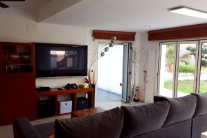 A television and/or entertainment centre at Spacious Apartment in Tarragona + Pool