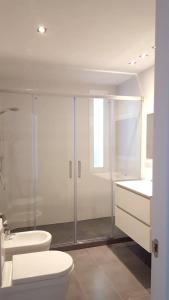 A bathroom at Spacious Apartment in Tarragona + Pool
