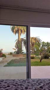 A garden outside Spacious Apartment in Tarragona + Pool
