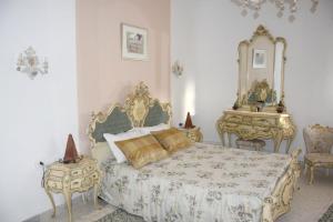 Krevet ili kreveti u jedinici u objektu 5 bedrooms villa at Monastir 200 m away from the beach with private pool enclosed garden and wifi