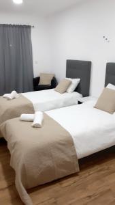 Postel nebo postele na pokoji v ubytování 10 bedrooms villa with private pool enclosed garden and wifi at Palmela