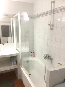 Et badeværelse på Luxury Villa in Tamariu + Sea View