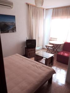 Imagen de la galería de Studio at Ulcinj 100 m away from the beach with sea view furnished balcony and wifi, en Ulcinj