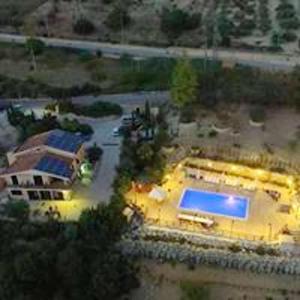 Basen w obiekcie Spacious villa with private pool and stunning views lub w pobliżu