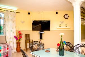 佩雷貝勒的住宿－2 bedrooms appartement at Pereybere 600 m away from the beach with shared pool enclosed garden and wifi，相簿中的一張相片