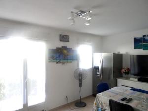 TV/trung tâm giải trí tại Appartement charmant Villeneuve-lès-Avignon, 55 m² + Terrasse