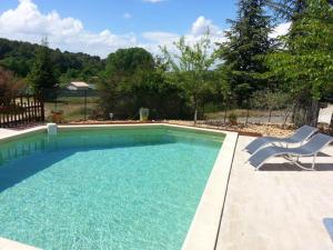 Villa de 4 chambres avec piscine privee et jardin clos a Le Beaucet 내부 또는 인근 수영장