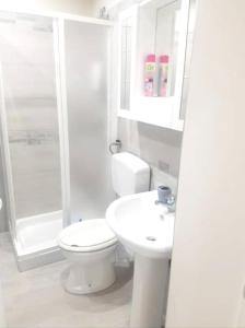 Баня в One bedroom apartement with wifi at Canicatti