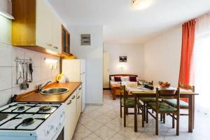Kuchyň nebo kuchyňský kout v ubytování Charming Studio in Zavala - 25 m² - Parking Included