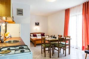 Kuchyň nebo kuchyňský kout v ubytování Charming Studio in Zavala - 25 m² - Parking Included