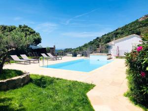 Bazén v ubytování Villa ensoleillée à Pietralba avec piscine privée nebo v jeho okolí