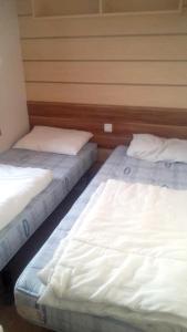 En eller flere senge i et værelse på Bungalow de 3 chambres avec piscine partagee jardin amenage et wifi a Onzain