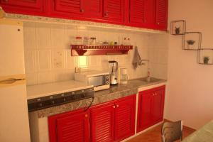 Dapur atau dapur kecil di 2 bedrooms house with furnished terrace and wifi at Medina Marrakech