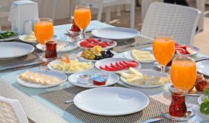 Breakfast options available to guests at Turkbuku Hill Hotel