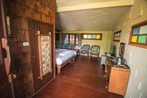 a bedroom with a bed and a table in a room at Suankaew​ art​ hostel​ in Chon Buri