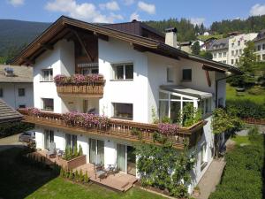 Gallery image of Apartments Montblanc Seceda in Ortisei