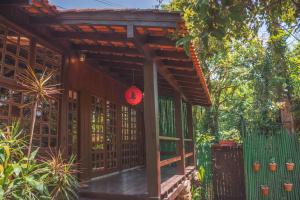 Taman di luar Pousada Rosa