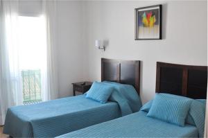 two beds sitting next to each other in a bedroom at Hotel Central Boutique in Marbella