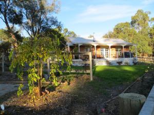 Κήπος έξω από το Honeyeater Cottage