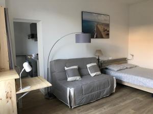 Una cama o camas en una habitación de Le Clos Beaufleury