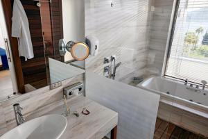 Koupelna v ubytování TUI BLUE Grand Azur