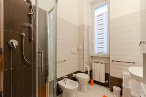 Kúpeľňa v ubytovaní JOIVY Apt for 4, metres from beach, in Sestri Levante