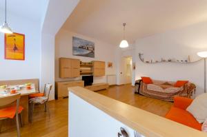 Posedenie v ubytovaní JOIVY Apt for 4, metres from beach, in Sestri Levante