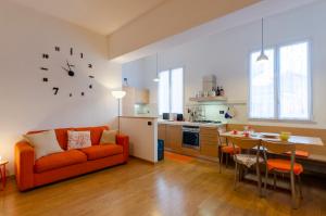 Kuchyňa alebo kuchynka v ubytovaní JOIVY Apt for 4, metres from beach, in Sestri Levante