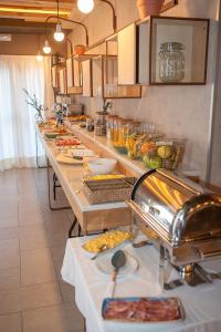 Comida en o cerca de este apartahotel