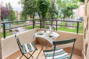 Zdjęcie z galerii obiektu Apartamento KUIA en Gran Bilbao con terraza y vistas a un parque w mieście Basauri