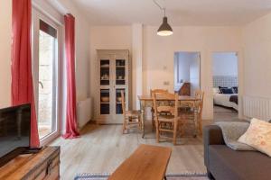 a living room with a table and a dining room at Apartamento KUIA en Gran Bilbao con terraza y vistas a un parque in Basauri
