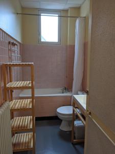 Et badeværelse på Le Castel Médicis + 22 billeder