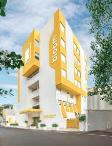 un edificio con la palabra avalon en él en bloomrooms @ Janpath, en Nueva Delhi