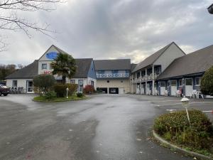 Gallery image of Contact hôtel - Motel Les Bleuets in Honfleur
