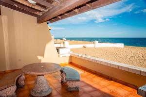 a patio with a table and a view of the beach at La Felicidad in Puerto Peñasco