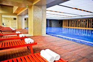 Swimmingpoolen hos eller tæt på Chengdu Airport Hotel