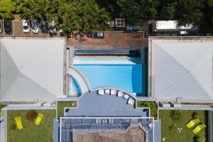 Πισίνα στο ή κοντά στο Karibea La Valmenière Hôtel