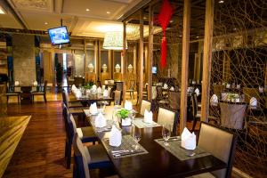 En restaurant eller et andet spisested på Chengdu Airport Hotel