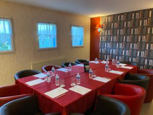Фотография из галереи Contact hôtel - Hôtel Les Bleuets & SPA в городе Онфлёр