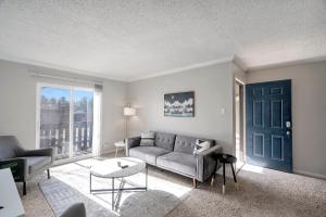 Quaint Midland 1BR with Private Balcony