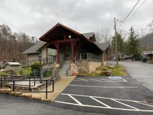 Gallery image of Carr's Northside Hotel and Cottages in Gatlinburg
