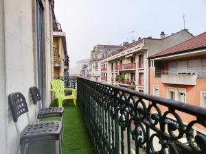 Atipik Hôtel的阳台或露台