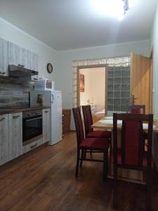 Kuchyň nebo kuchyňský kout v ubytování Apartmány Marie Jáchymov