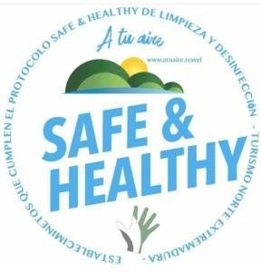a label for a safe and healthy logo at La Casa del Telar in Valverde del Fresno