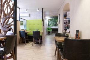 Atipik Hôtel的休息区