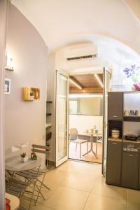 Kuchyň nebo kuchyňský kout v ubytování Chiaia Suites