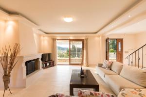 Posezení v ubytování Kassiopi View Villas-Corfu-Villa Christos-4 bedrooms-big private pool-sea view-prime location
